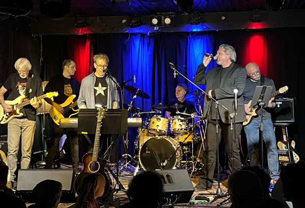 Bandfoto Blue Geez bei ihrem Anftritt am Erlanger Weihnachtsmarkt